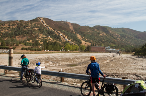 2014-10-14_usa-california_cycling-through-dry-reservoirs